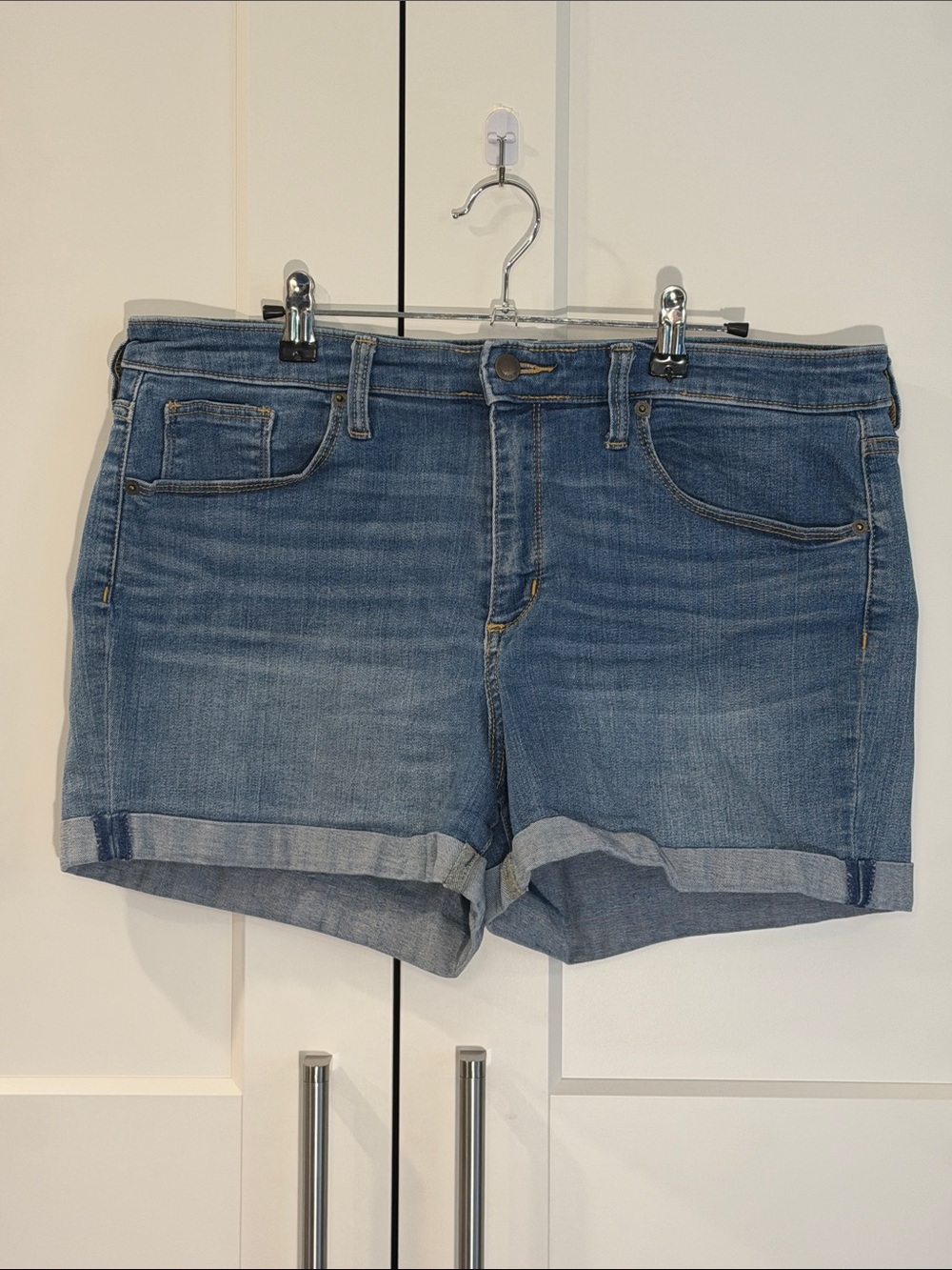 Universal Thread Faded Blue Rolled-Hem Denim Shorts